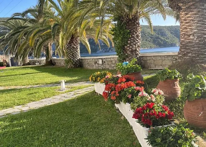 Meliton Aparthotel 3*